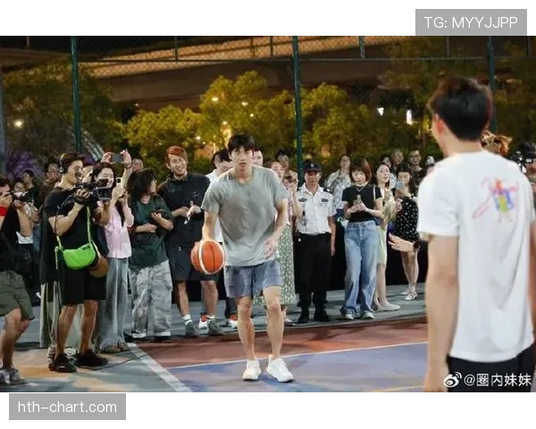 汪顺训练完直接啃鸡胸肉，这自律看得我手里的奶茶不香了